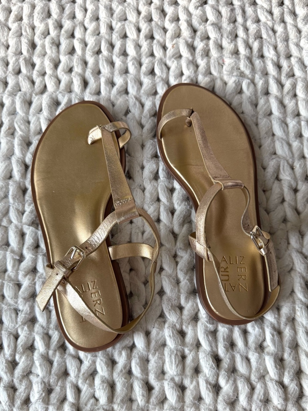 Naturalizer Gold Fifi Toe Loop Flat Sandal, size 7